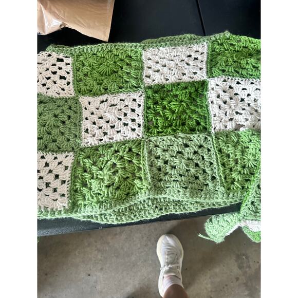 Handmade green crochet sweater - Picture 5 of 7